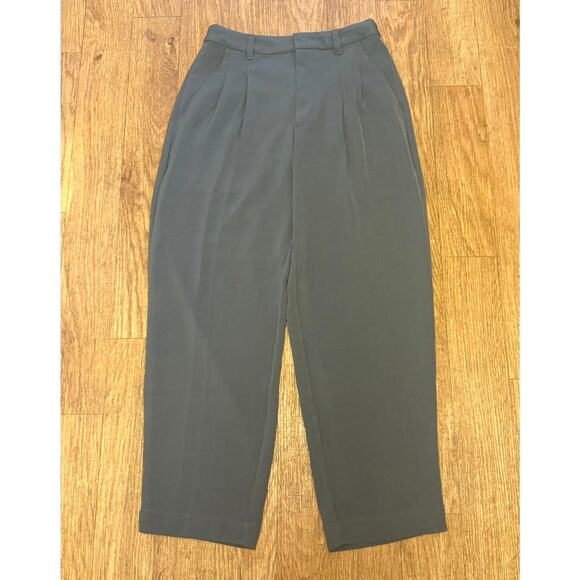 Madewell Pleated Tapered-Leg Pants in Easygoing Crepe Thunder Cloud Gray Size 4 - Picture 4 of 13